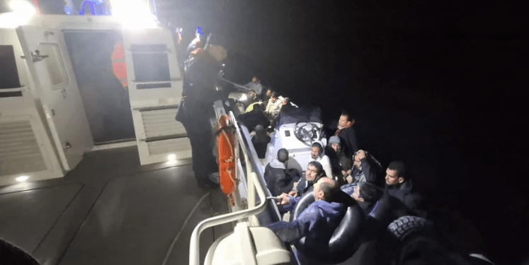 Bodrum Açıklarında Motor Arızası Yaşayan Botta 21 Göçmen Kurtarıldı