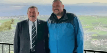 MİLAS’TAKİ ŞEHİT CENAZESİNDEN SONRA BABA OĞUL GÜLEREK POZ VERMİŞLERDİ, BERKAY TOPUZ’DAN AÇIKLAMA GELDİ “ÖZÜR DİLERİM”