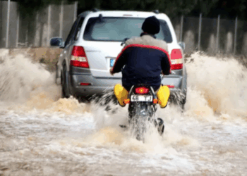 Meterolojinin yaptığı uyarı geldi, Bodrum sağanak ve fırtınaya teslim oldu