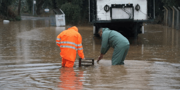 Belediye Ekipleri Şiddetli Yağışa Karşı Sahada Yoğun Mesai Yapıyor