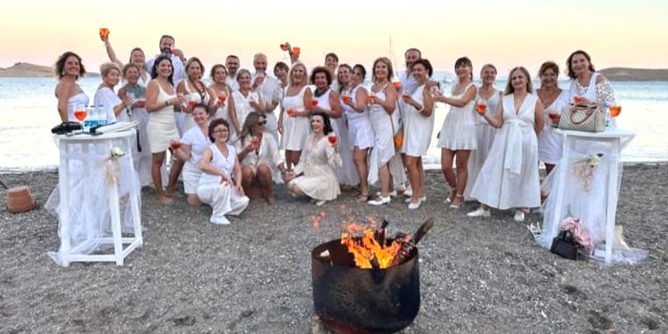 Yunan Dansları Grubu olan Kakapedia 10. Yılını Bodrum’da muhteşem bir gösteri ile kutluyor