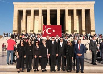 Başkan Mandalinci ve Meclis Üyeleri Ata’nın Huzuruna Çıktı