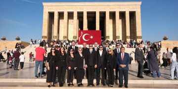 Başkan Mandalinci ve Meclis Üyeleri Ata’nın Huzuruna Çıktı