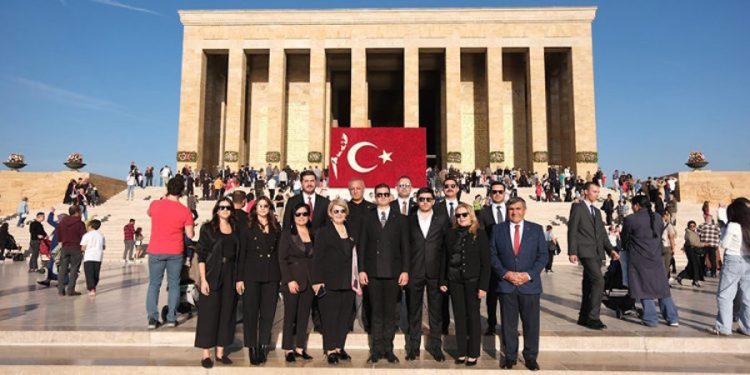 Başkan Mandalinci ve Meclis Üyeleri Ata’nın Huzuruna Çıktı