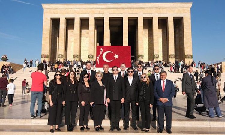 Başkan Mandalinci ve Meclis Üyeleri Ata’nın Huzuruna Çıktı