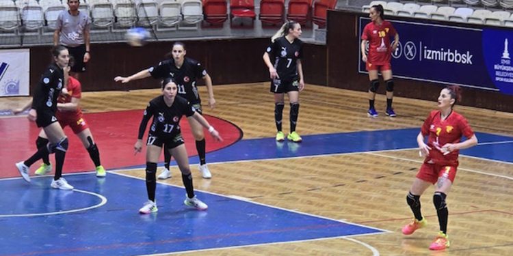 Denizin Kızları İlk Yarının Son Maçında Fırtına Gibi Esti: Göztepe 21 – 29