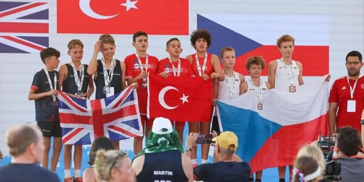 Belediye otobüs şoförünün valizleri fazla diye öğrencileri otobüse almadığı iddiası