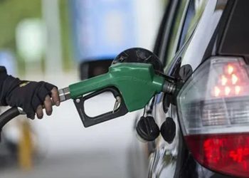 Akaryakıta Zam: Benzin Fiyatı Gece Yarısı Yeniden Arttı