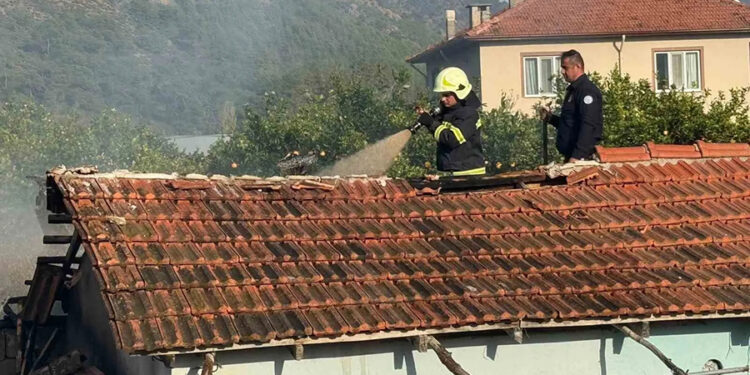 Muğla’da ev ve ahır yangını