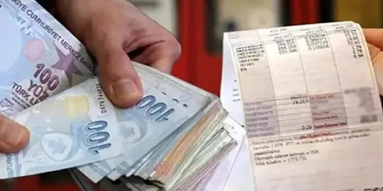 Muğla’da otobüs ile minibüs çarpıştı: 2 yaralı