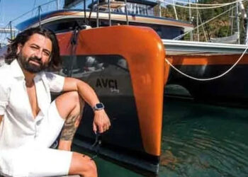 Muğla’ya Yerleşen Koray Avcı Pazarda Karpuz Satıyor