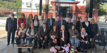 62 yıl sonra ilk öğretmenleri ile buluşup gününü kutladılar