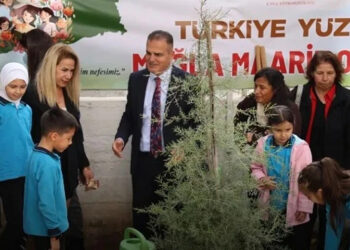 24 Kasım’da Anlamlı Etkinlik: Muğla’da Her Öğretmen İçin Bir Fidan Dikildi