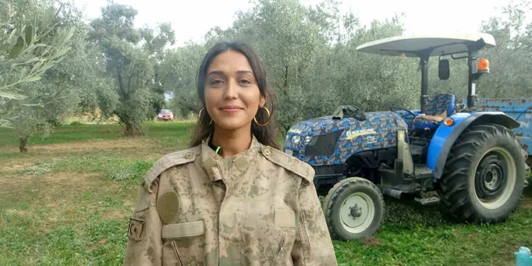 Genç kadın çiftçi huzuru toprakta buldu