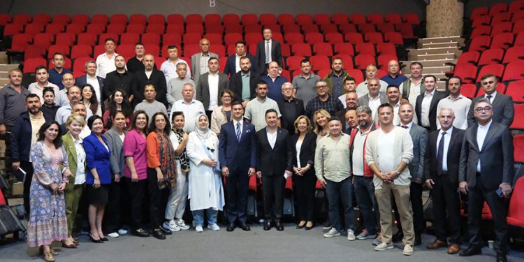 Başkan Aras ve Başkan Mandalinci Muhtarlarla Bir Araya Geldi