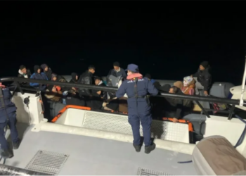 Bodrum açıklarında sürüklenen ve yardım isteyen göçmenler kurtarıldı