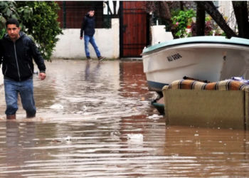 Bodrum’a 15 dakikalık yağış yetti