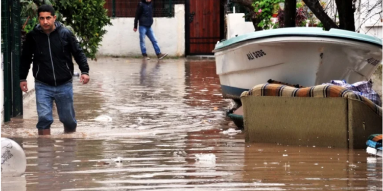 Bodrum’a 15 dakikalık yağış yetti