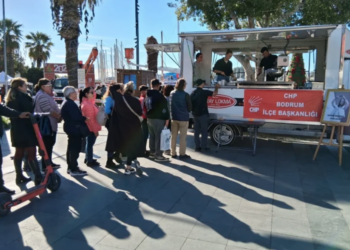 Gülşah Durbay için belediye meydanında lokma döktürüldü