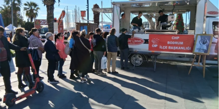 Gülşah Durbay için belediye meydanında lokma döktürüldü