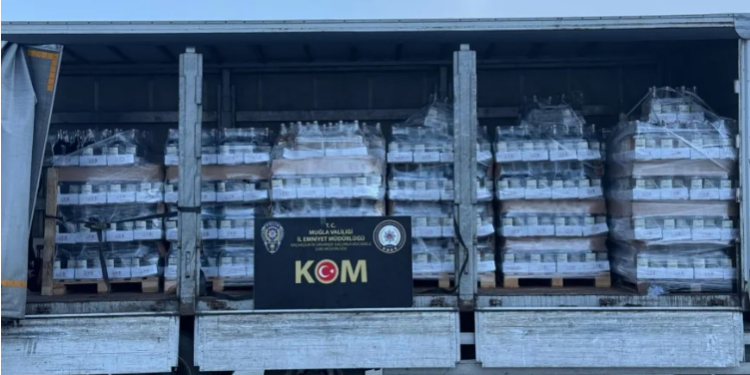 Muğla’da bir kamyon dolusu sahte şarap ele geçirildi