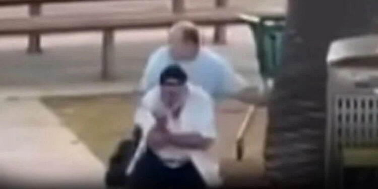 Silahlı saldırganı çıplak elle durduran adama milyarderden dev ödül