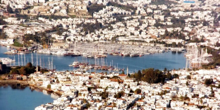 Bodrum dünyanın turizm cenneti ama her iki haneden biri geçim sıkıntısı içinde