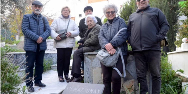 Bodrum’da yaşamını yitiren ünlü yazar oyuncu yönetmene büyük vefasızlık bir avuç kişi andı