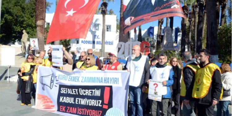 Kamu emekçileri iş bıraktı eylem yaptı halay çekti Kuru Ekmek Zammına Hayır