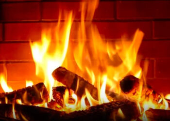 Yaktığı ateşle YouTube’da koca bir servet kazandı