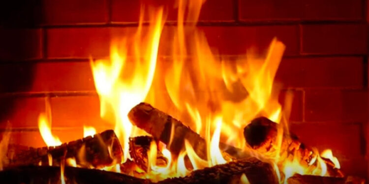 Yaktığı ateşle YouTube’da koca bir servet kazandı