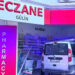 Fren yerine gaza basınca iş yerine daldı
