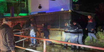 Datça’da sele kapılan sürücü, çalıya tutunarak hayatta kaldı