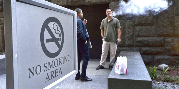 Yeni sigara yasakları yolda: Artık açık alanda da içilemeyecek!
