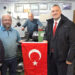 Esnafa Türk Bayrağı hediye etti