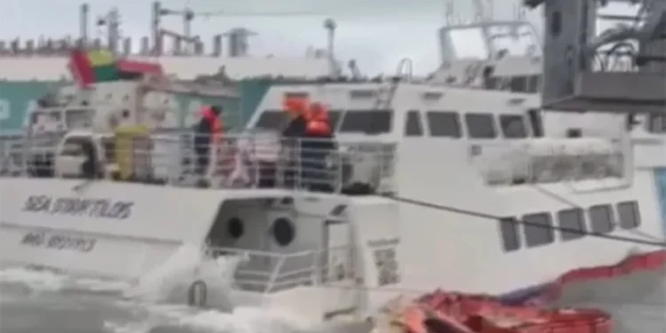 Bodrum’da yolcu taşıyan feribot battı