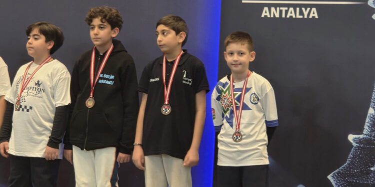 Büyükşehir Satranç Takımı’ndan Türkiye Şampiyonluğu