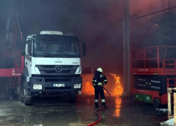 Sanayi sitesinde yangın korkuttu