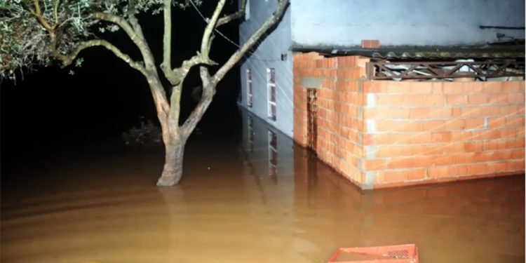 Bodrum ve Marmaris’te sel felaketi yaşandı, bir belediye personeli sel sularına kapılıp kayboldu