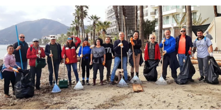 Marmaris Doğa Gönüllüleri’nden sahil temizliği