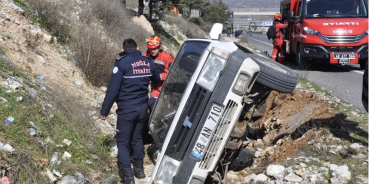Menteşe Kötekli’de Araç Şarampole Yuvarlandı: 1 Kişi Yaralı
