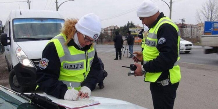 Trafik cezaları gece yarısı sil baştan değişti: Astronomik cezalar geldi