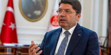 Doğum İzni Uzuyor, 15 Yaş Altına Sosyal Medya Engeli Geliyor