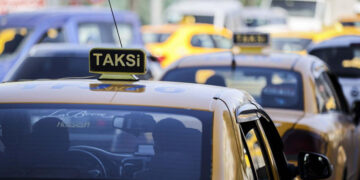 Bodrum’da sağanak yağış etkili oldu, iş yerlerini su bastı