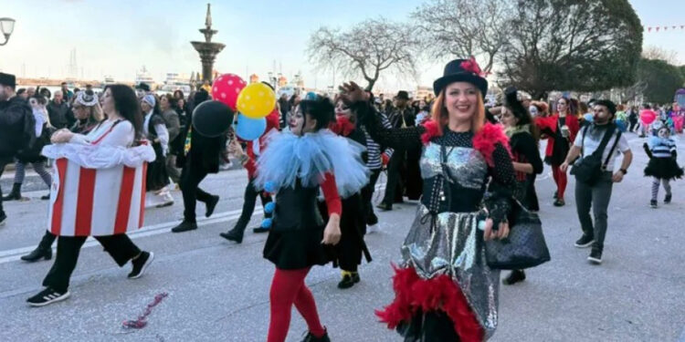 Akdeniz’de kış ortasında çok renkli karnaval