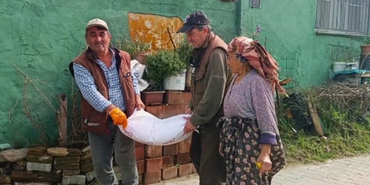 Durdu Duran sezonun ilk gelen leyleğini gördü 1 çuval unu kaptı