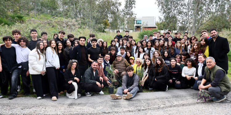 Belediyeden Yanan Ormanlık Alanda Fidan Dikim Etkinliği