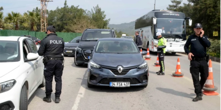 Yine akın akın Bodrum’a geldiler. 100 bin turist bekleniyor