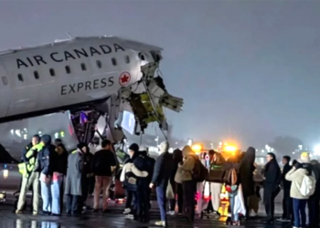 Uçak ile itfaiye aracı çarpıştı, pilot ve yardımcısı öldü