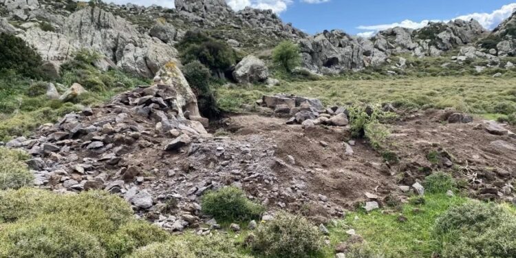 Bodrumda doğu yürüyüşüne çıkanlar Antik kentin talanı ile karşılaştılar